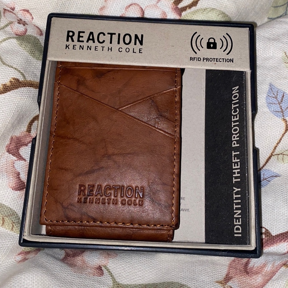 Kenneth Cole Wide Magnetic Brown Leather Wallet